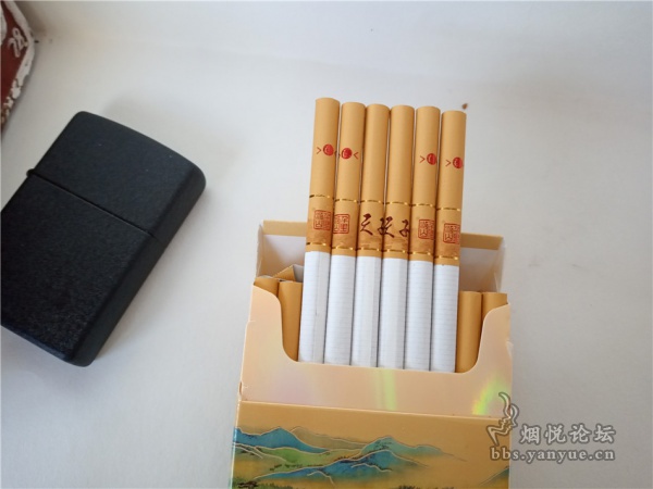 天子千里江山细支香烟品鉴：味道不浓烈，包装漂亮极具收藏价值