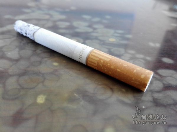 意大利万宝路香烟（LA码硬白金）评测：整体满足感也符合欧式标准