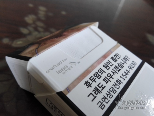 韩国免税硬白金万宝路香烟评测：淡而无味