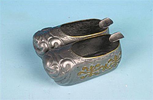 中国传统虎头鞋烟灰缸