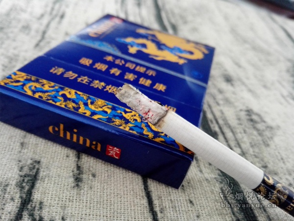 金圣专供出口（瓷）龙珠香烟评测：烟气浓郁 烟丝燃烧流畅