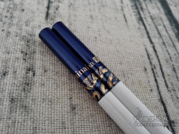 金圣专供出口（瓷）龙珠香烟评测：烟气浓郁 烟丝燃烧流畅