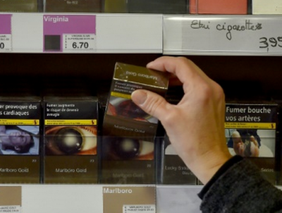 法国政府调涨烟价后1/5烟民从邻国购买