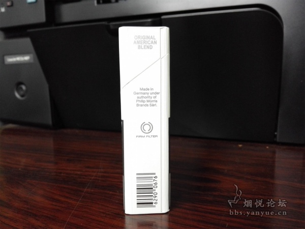 德国生产迪拜硬盒白银万宝路品鉴：烟气非常弱 口味非常淡