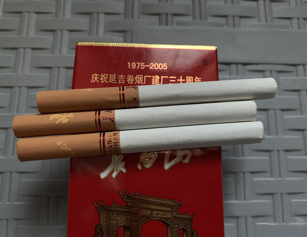 庆祝延吉卷烟厂建厂三十周年15mg硬红长白山纪念版