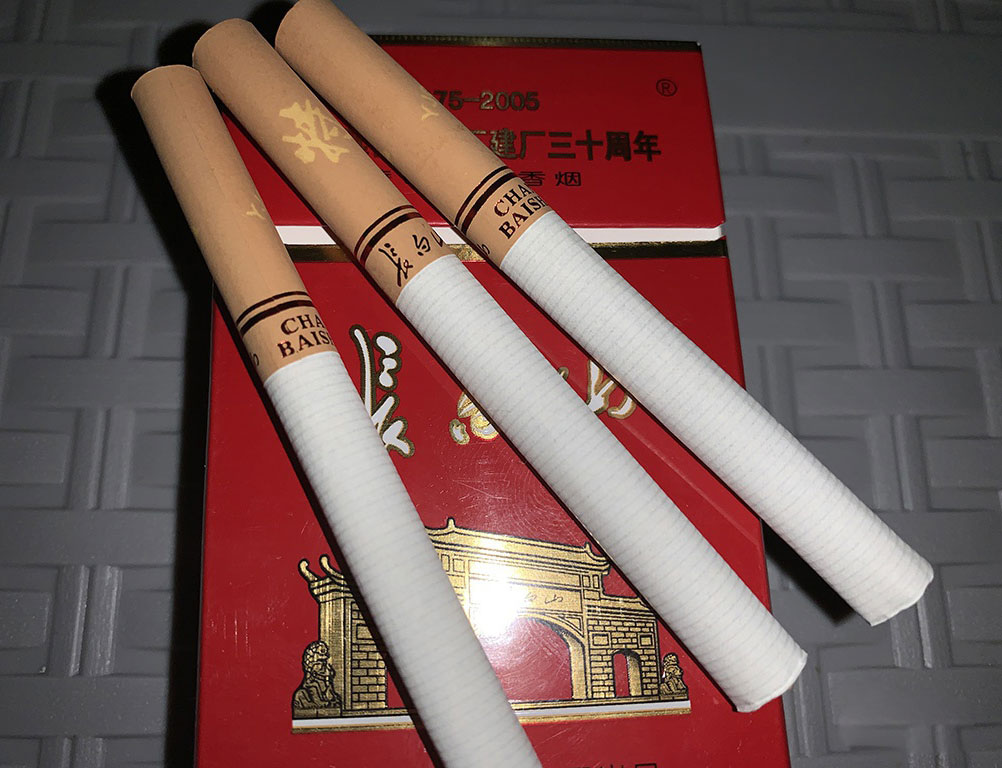 庆祝延吉卷烟厂建厂三十周年15mg硬红长白山纪念版
